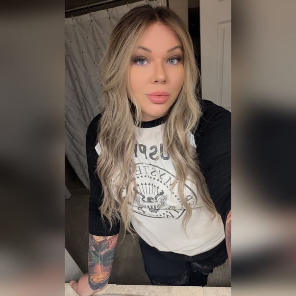 Meet your Posher, LaVonna - Picture 2 of 2